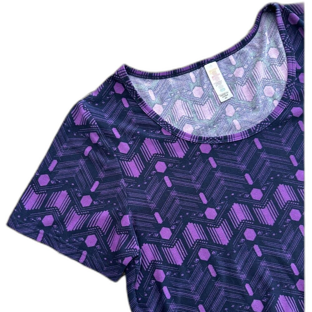 LuLaRoe Classic Tee XS Purple Geometric Print High Low Hem
